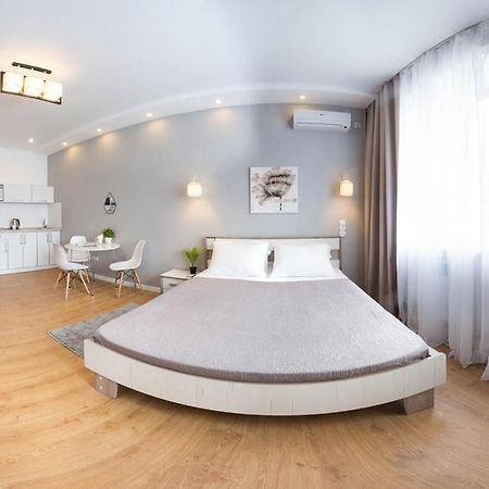 Lux Studio Near Metro Yaroslava Mudroho, Universytet - Chernyshevska Str 95-4 Харков Екстериор снимка